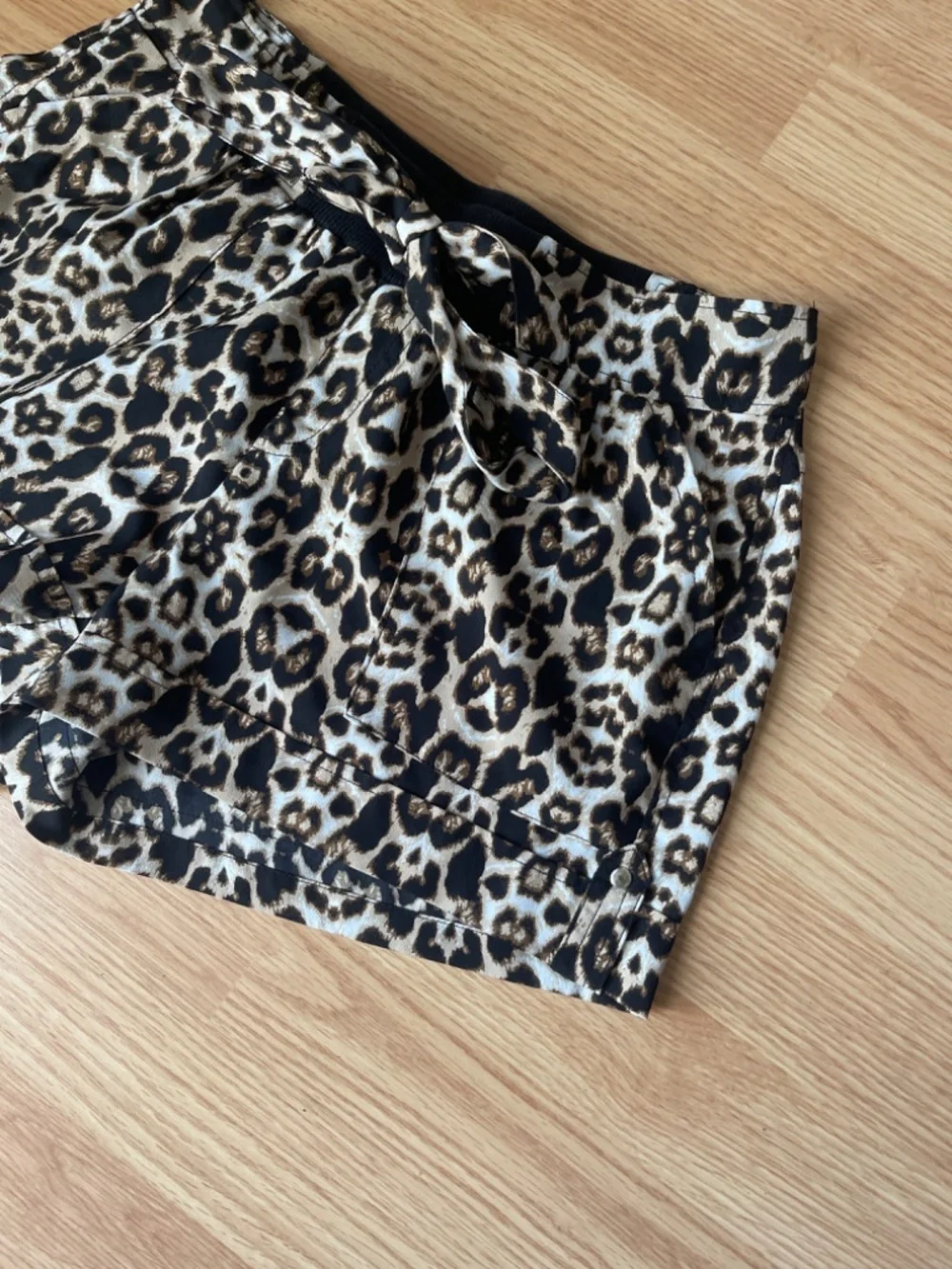 Miss Tina by Tina Knowles Cheetah Print Lightweight Stretch Waist w: Tie Shorts